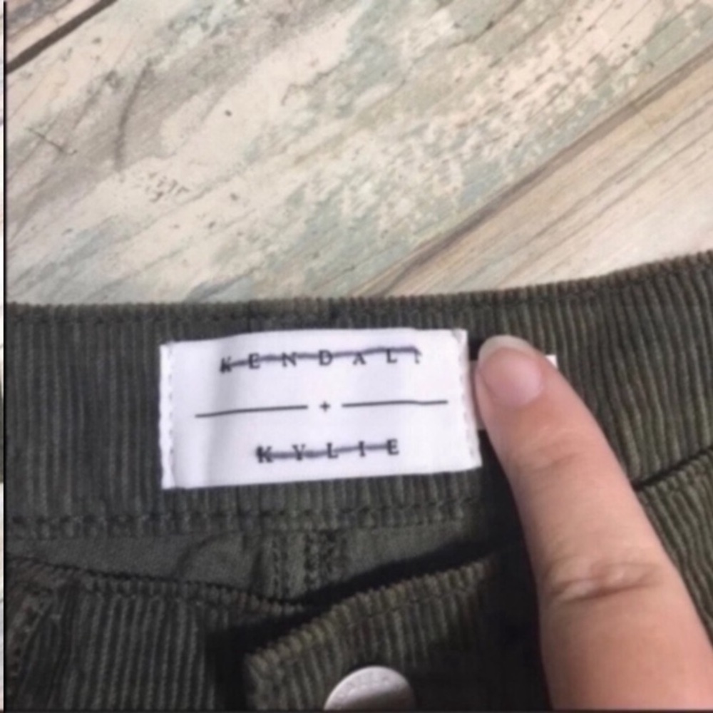 NWT Kendall & Kylie Green Corduroy Short - Picture 2 of 4